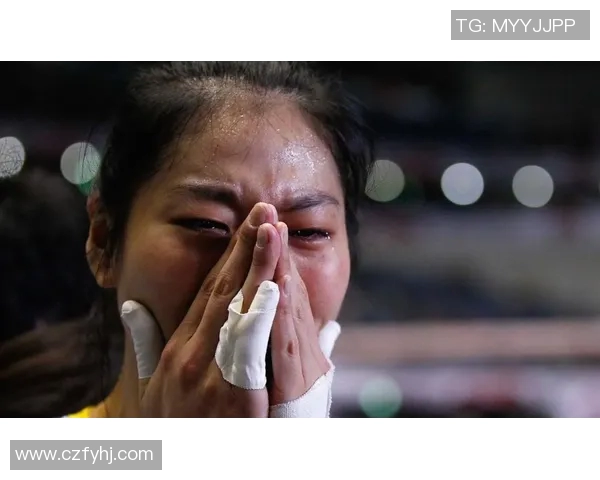 球员为亡父进球跪地痛哭 全场动容泪水见证亲情与足球